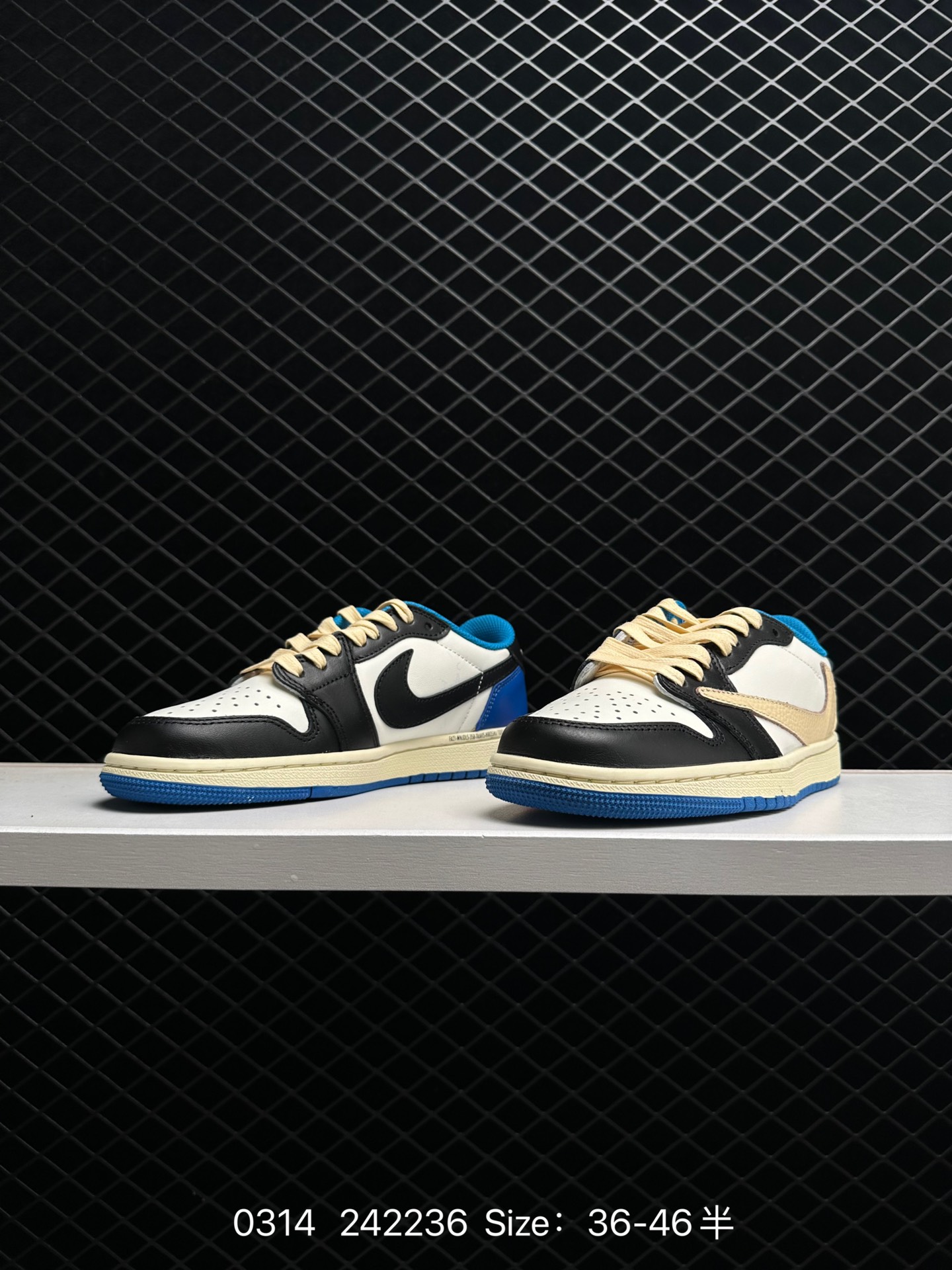 NIKE  Air Jordan 1 Low